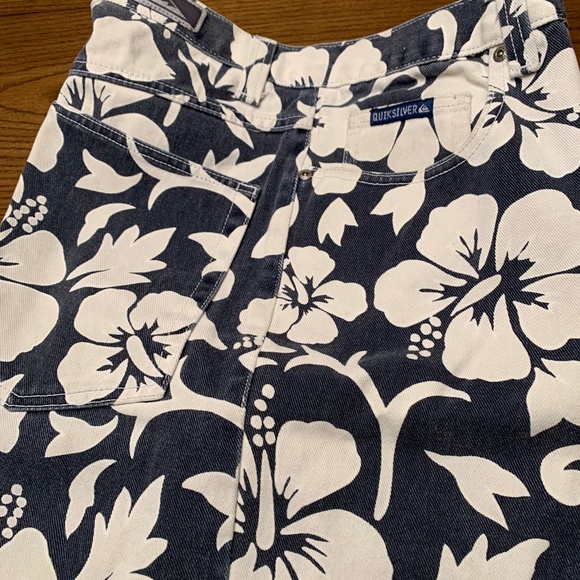 Floral surf 🏄♂️ shorts sure to be a hit! - Picture 1 of 8